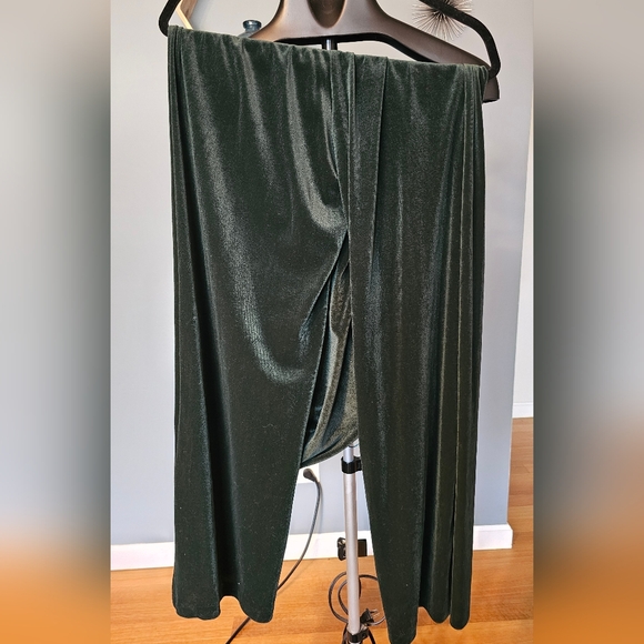 EXPRESS- Velvet- 1 Shoulder- Forrest Green Jumpsuit! Small/Medium - Picture 2 of 7